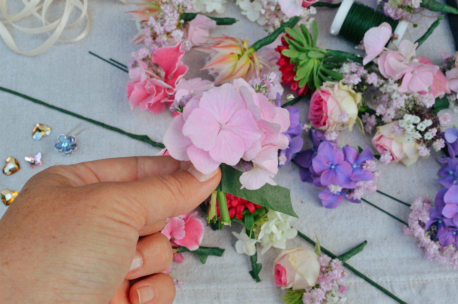 Blumenkranz binden mit Swarovski Kristalle